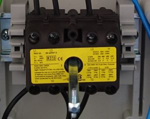 IP67 WANDSTECKDOSE 16A/400V/5P ABSCHALTBAR mit DIN-Schiene 5TE