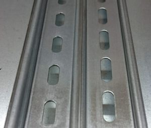 1m Tragschiene flach 35x7,5 mm BxH verzinkt gelocht - 18x6,2mm