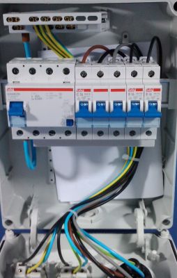 Wandverteiler 2x230V 1x16A CEE anschlussfertig verdrahtet mit FI40A