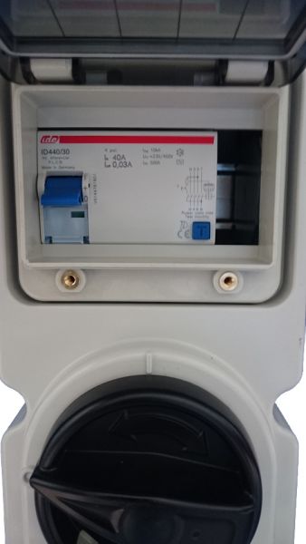IP67 WANDSTECKDOSE 16A/400V/5P ABSCHALTBAR mit DIN-Schiene 5TE