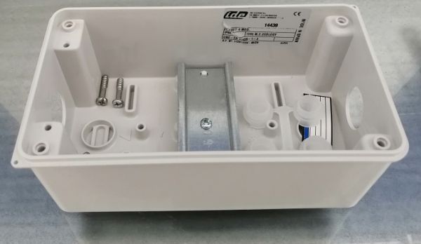 IP65 Verteilergehäuse AP Verteiler 1x 4TE plombierbar 2x vorgebohrt 1xM25 mit Tragschiene