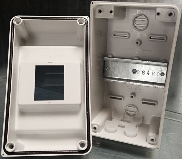 IP65 Verteilergehäuse AP Verteiler 1x 4TE plombierbar 2x vorgebohrt 1xM25 mit Tragschiene