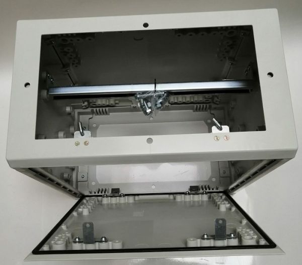 Montagesockel BT 500x300mm zur Kabel-Einführung - zur Auf-Boden Montage