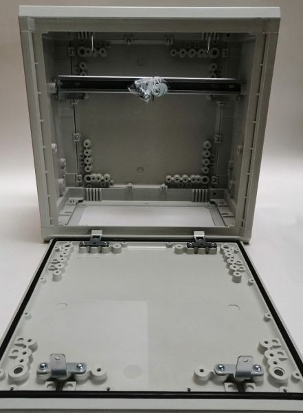 Schaltschrank Kunststoff-Sockel BT 1000x300mm zur Kabel-Einführung - zur Auf-Boden Montage