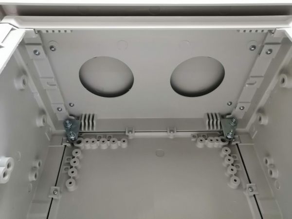 Outdoor Gehäuse 750x500x300 mm (HBT) Standardtür mit Regendach