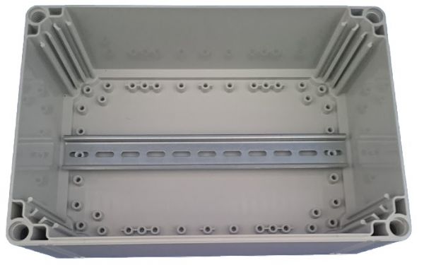 polycarbonate housing 300x200x132mm IP66 with smooth base and transparent cover