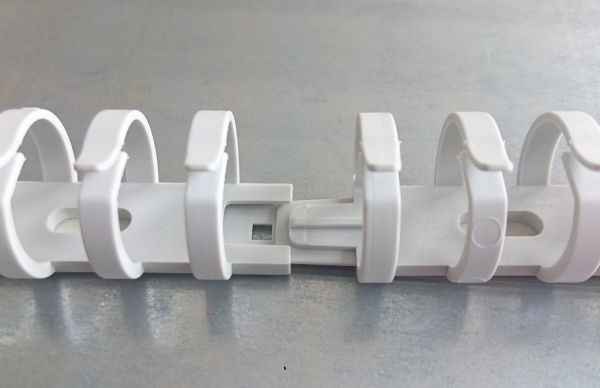 Flexkanal 40mm - Länge 50cm - flexibler Verdrahtungskanal lichtgrau halogenfrei selbstklebend anreihbar steckbar