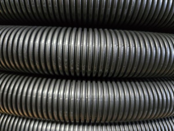 PE Wellrohr geschlossen ungeschlitzt bis 80°C